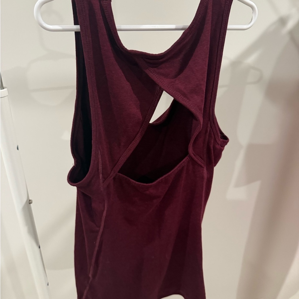 Old Navy Active Maroon Racerback Tank Top - Picture 3 of 3